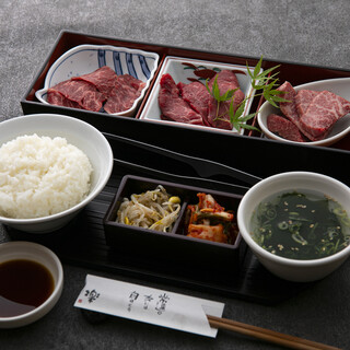 Set meal style Yakiniku (Grilled meat) lunch Yodoyabashi, popular with businessmen near Kitahama