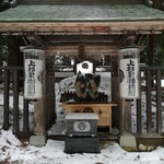 河鹿荘 - 謙信公の墓