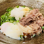 踊るうどん - 冷 肉温玉ぶっかけ