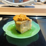 にい留 - 加茂茄子の素揚げがとても美味、雲丹の甘みと相性よし