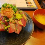 魚の旨い店 - 日替わり海鮮五種盛り丼（波盛り 1,000円）