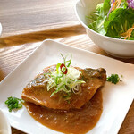 Miso-simmered mackerel set meal