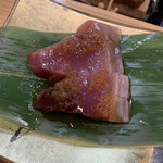 すし花一寿美 - カツオの玉ねぎ醤油