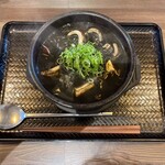 カルビ丼とスン豆腐専門店 韓丼 - イカスミ スン豆腐。