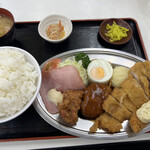 赤丸食堂 - 超徳ランチの定食1580円