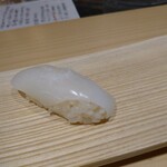 Tennen honmaguro ariso zushi - 白いか ゆず塩利いてうまっ