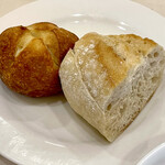Shatore - お代わりOKのパン。ライスも選択可能です。