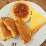 BAQET - カレーの為のパンを勘違いしてカレーパンと思い取るも上にバターが塗られたプレーンなお食事パン