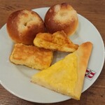 バケット - ミルクシュガーロールが焼き立てで出てきたので