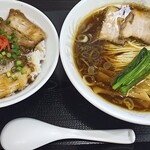 麺や 日の出 - 醤油らーめんセット