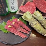 Suteki Kiraku - 黒毛和牛　赤身握り　一貫　350円
      　　　　　特選握り　一貫　450円
      　　　　　極握り　　一貫    500円
      　　　　　フィレ握り　一貫　900円