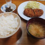 ミヨシ - 料理写真:メンチカツ定食（650円）