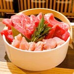 Hinabemitayakuzen Natume - 〈薬膳鍋コース〉お肉盛り合わせ