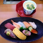 無添くら寿司 - 令和4年6月 平日ランチタイム
にぎりランチ(にぎり9貫＋茶碗蒸し) 580円