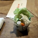 とらや - 突き出しの野菜。