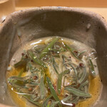 鮨 さいとう - じゅんさいと毛蟹の夏の夜のハーモニー。お互いが主張し、交わる