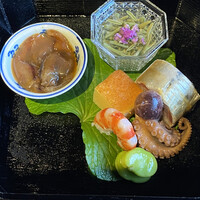 蕎味 櫂 - 蛍イカの沖漬け　厚焼き玉子　じゅんさい　そら豆
                鰯の蕎麦寿司　いいだこ　海老