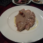 BISTRO GYORAN 魚籃 - こちらも豚のグリルにタップナードのクリームソース