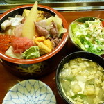 寿司処 博 - アタシ専用特製ちらし　御味御つけとサラダ付きバージョン