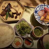 さかなや別邸 - 焼き魚御膳(銀だら西京焼き)〜 1,800円        +300円(お刺身3ネタ追加)     計2,100円 さかなや別邸 - 焼き魚御膳(銀だら西京焼き)〜 1,800円        +300円(お刺身3ネタ追加)     計2,100円