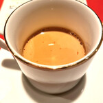 ガラムマサラ - ひきたてのスパイスで煮出したチャイ。お砂糖は自分で。