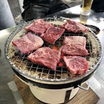 堺出島漁港 とれとれ市 - Bコース税込3000円(七輪、網、取皿、肉、野菜、生ビール2杯or缶ビール2本)