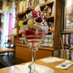 ヴァンヴェール珈琲 - アメリカンチェリーパフェ(700円)