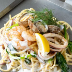 Creamy Yakisoba (stir-fried noodles) with lively Seafood mix
