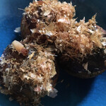 Tsukiji Gindako Iruya Ekimae Ten - The lighting is too dim... It's hard to tell what the photo is about. (^_^;)