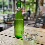 La Boheme - 水か炭酸水を選べ、ボトルで提供されます