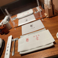 伊勢廣 京橋本店 - テーブルセッティング。アメニティがすごい。