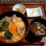 たまや - 親子丼セット、これにサラダがつきます。1050円税込。