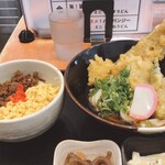 竹ちゃん - 穴子、野菜天ぷらの冷うどん、ミニそぼろご飯