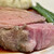 37 Roast Beef - ローストビーフ200g
USリブロースは広大な大地で牧草と穀物をたっぷりと食べて育っただけに、スケール感が日本の国産牛とは異なります。
肉肉しくワイルド！
グレイビーソースはサラッとして軽い味付け。