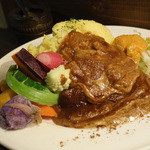 オジーノカリーヤ - オジイカレー  ハンバーグと有機野菜を添えて