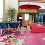 紅梅亭 - 2013.3.2　お琴の演奏で出迎えてくださいます