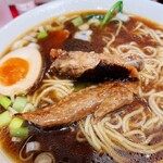 鳥藤 とりそばスタンド - 麺の中から手羽先を発掘