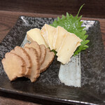 金町製麺 - カマンベール味噌漬けいぶりがっこ　420円