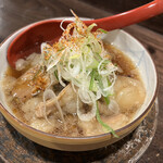 金町製麺 - 牛ホルモン煮　420円