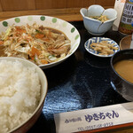 ゆきちゃん - 料理写真:豚ホルモン野菜炒め