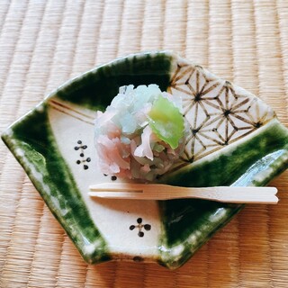 Kyuukonoe Tei - 茶菓子は、紫陽花と名付けられたきんとんです。