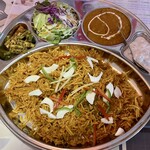 INDIAN RESTAURANT EAT ENJOY - マトンビリヤニのランチ上から