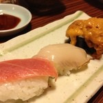 裕寿司 - 大トロ、イカの耳、ウニ。