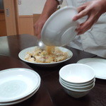 中国四川料理　やまもと天山 - おこげの投入