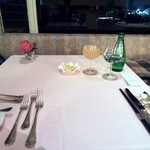 ポン・ヌフ - テーブル風景 窓の外は、栃木県宇都宮市の夜景です。高台なので景色が素晴らしいです。