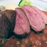 ポン・ヌフ - ジューシーで柔らかな鴨です。