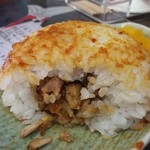 おり久 - 中に刻んだチャーシュー（みそおにぎり）