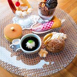 CAFFE - ミニチョコサンデー、プリンア・ラ・モード、ホットケーキ、コーヒーゼリー、サワークレープ、スワンシュー、パッションマシュマロ