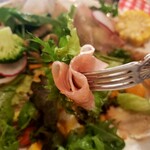 カフェ シャンブルドット - 生ハムリフト

この生ハムがまた美味しい。