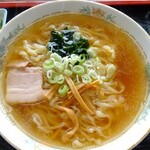 美登や食堂 - ラーメン（600円）